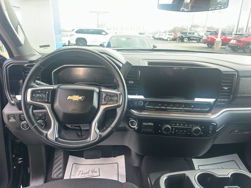 Used 2025 Chevrolet Silverado 1500 LT image 12
