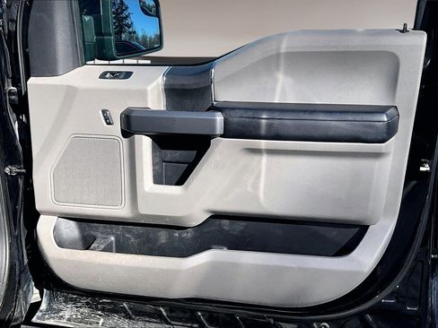 Used 2017 Ford F150 XLT image 21