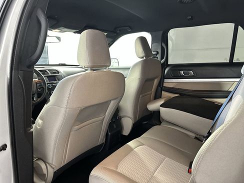 Used 2019 Ford Explorer 4WD w/ Class III Trailer Tow Package image 28