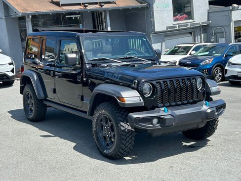 Used 2023 Jeep Wrangler Unlimited w/ Sun & Screen Package AWD/4WD image 4