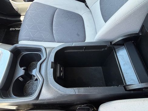 Used 2021 Toyota RAV4 XLE w/ XLE Grade Weather Package AWD/4WD image 19