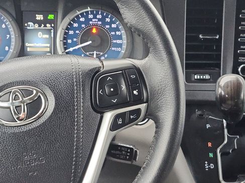 Used 2018 Toyota Sienna XLE Premium image 16