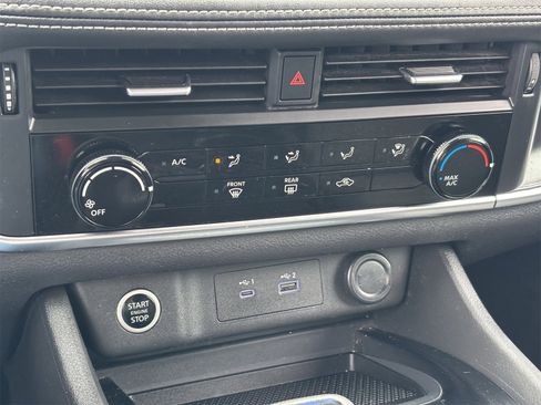 Used 2021 Nissan Rogue S image 31