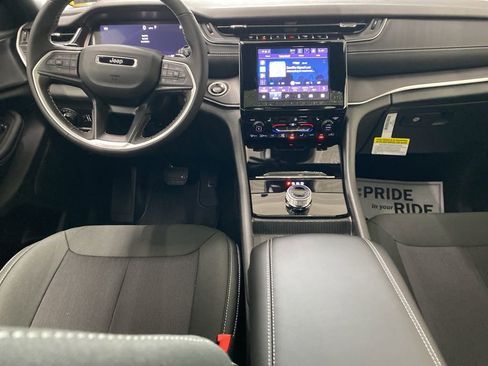 New 2025 Jeep Grand Cherokee Laredo X w/ Luxury Tech Group I image 19