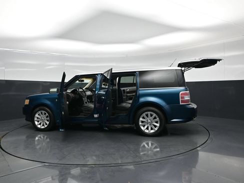 Used 2011 Ford Flex SEL FWD image 31