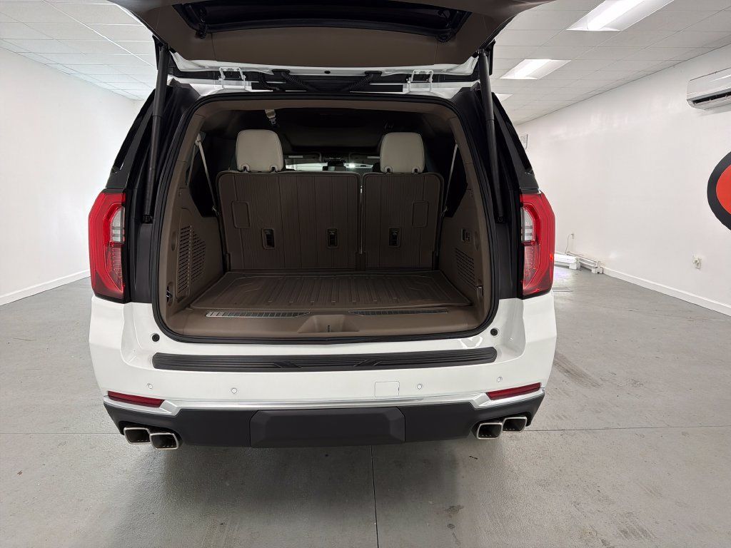 Used 2026 GMC Yukon XL Denali w/ Sun & Power Step Package RWD image 7