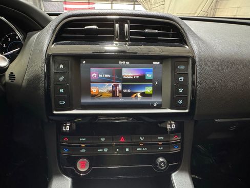 Used 2018 Jaguar F-PACE Premium image 19