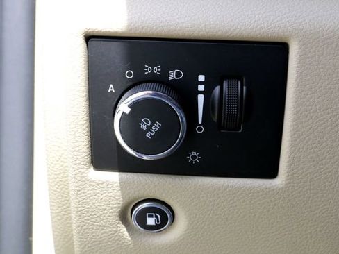 Used 2018 Jeep Grand Cherokee Overland RWD image 19