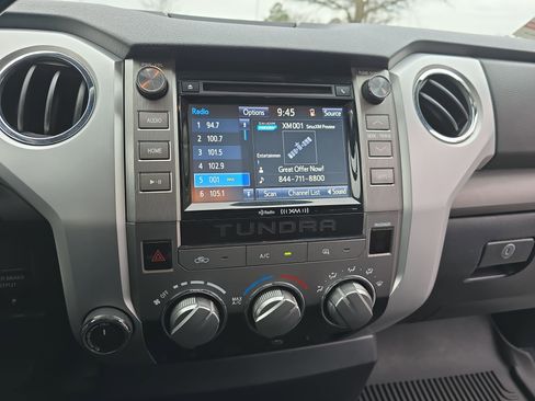 Used 2017 Toyota Tundra SR5 image 23