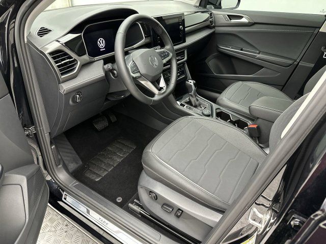 Used 2025 Volkswagen Taos SE AWD/4WD image 12