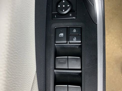 Used 2022 Toyota RAV4 XLE w/ Convenience Package image 17