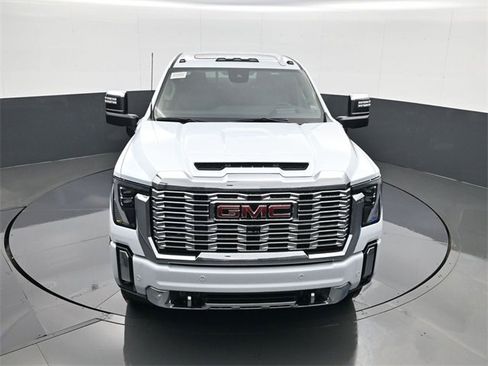 New 2026 GMC Sierra 3500 Denali w/ Denali Reserve Package image 14