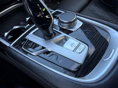 Used 2022 BMW 740i xDrive w/ Luxury Rear Seating Package image 29