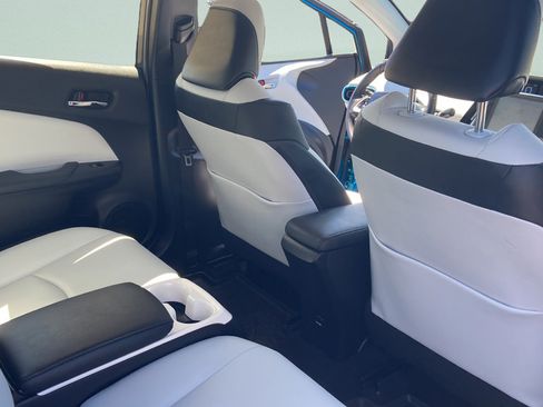 Used 2017 Toyota Prius Prime Advanced FWD image 25