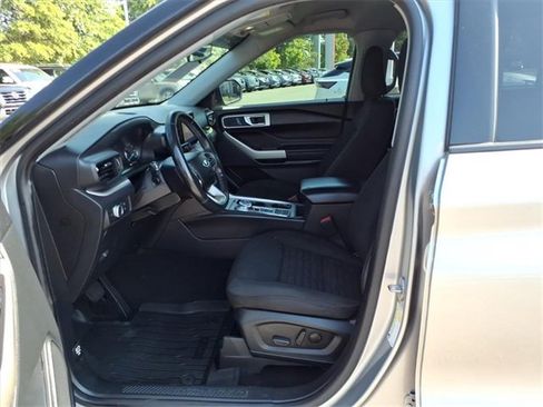 Used 2021 Ford Explorer XLT image 4