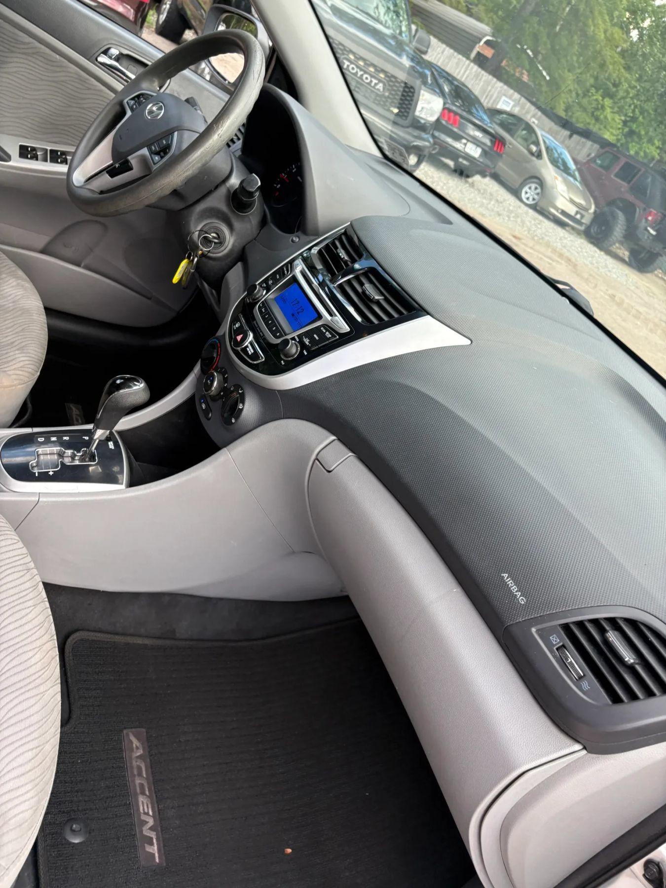 Used 2014 Hyundai Accent GLS w/ Option Group 2 FWD image 40