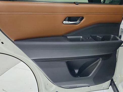 Certified 2023 Nissan Pathfinder Platinum FWD image 25