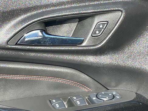 Used 2024 Chevrolet Trax RS w/ Sunroof Package FWD image 23