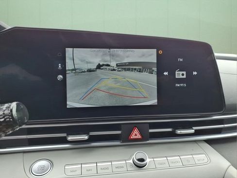 Used 2025 Hyundai Elantra Limited FWD image 30