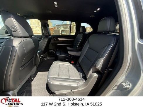 Used 2025 Buick Enclave Preferred AWD/4WD image 11