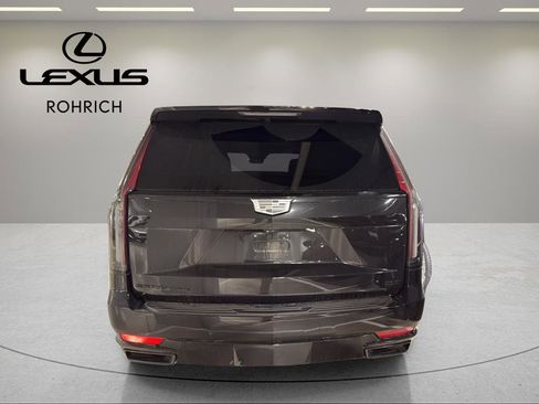 Used 2023 Cadillac Escalade Sport w/ LPO, ONYX Package image 3