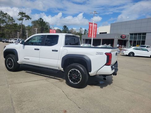 Used 2025 Toyota Tacoma TRD Off-Road w/ TRD Off Road Upgrade Package image 3