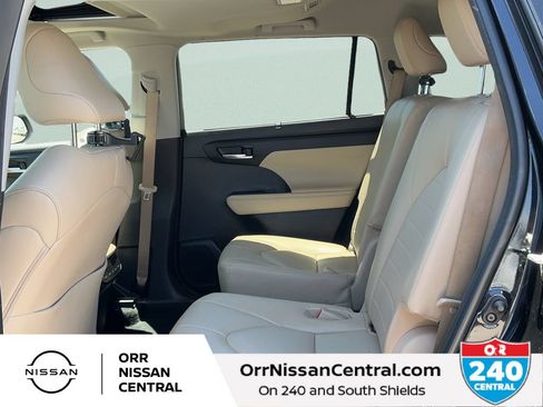 Used 2023 Toyota Highlander XLE AWD/4WD image 14