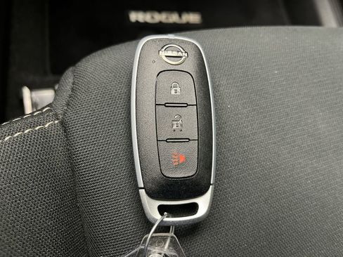 Used 2023 Nissan Rogue S image 22