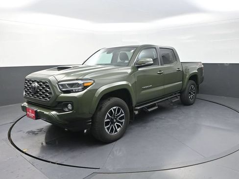 Used 2022 Toyota Tacoma TRD Sport w/ Technology Package AWD/4WD image 3