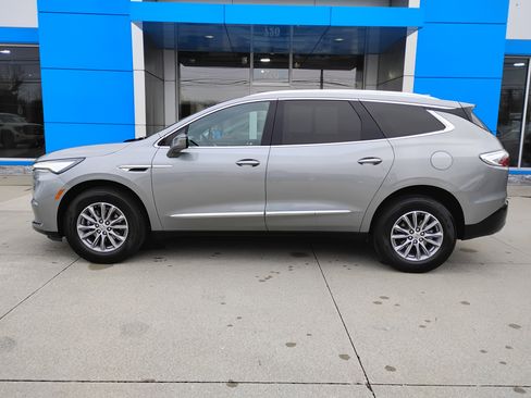 Used 2023 Buick Enclave Essence image 29