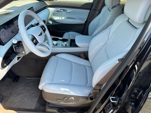 New 2026 Genesis GV70 2.5T Advanced image 9