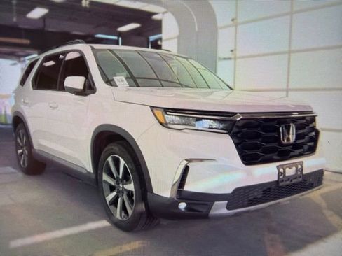 Used 2023 Honda Pilot Touring image 1