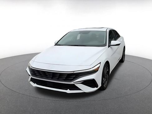 Used 2025 Hyundai Elantra Limited image 7