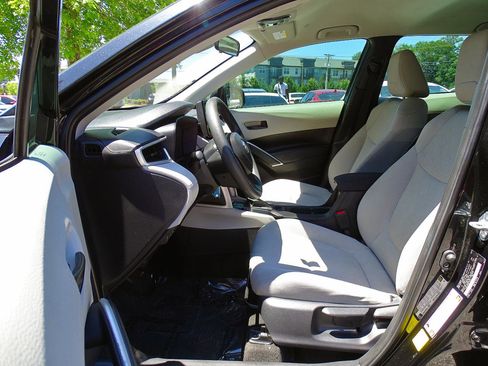 Used 2024 Toyota Corolla Cross L FWD image 19