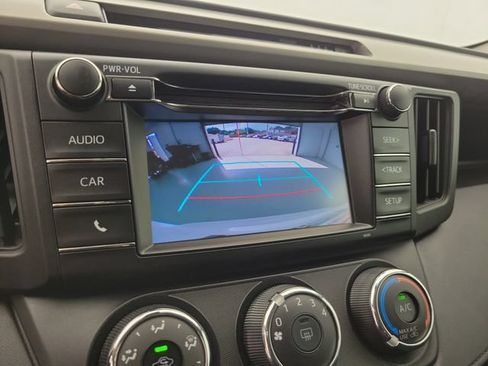 Used 2018 Toyota RAV4 LE AWD/4WD image 28