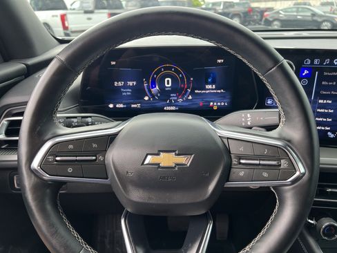 Used 2025 Chevrolet Traverse LT AWD/4WD image 16
