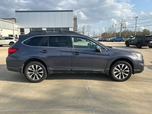 Used 2017 Subaru Outback 2.5i Limited image 3