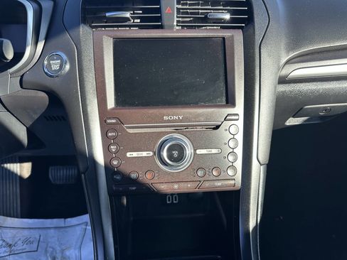 Used 2019 Ford Fusion Titanium image 18