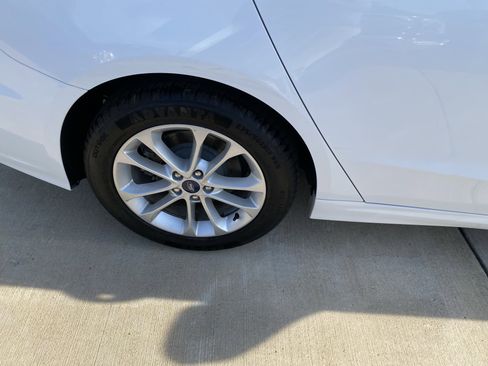 Used 2019 Ford Fusion SE image 4