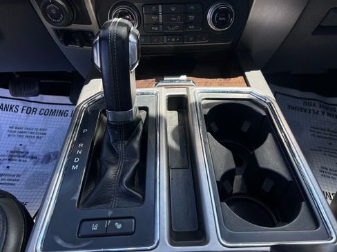 Used 2017 Ford F150 Platinum w/ Equipment Group 701A Luxury AWD/4WD image 24