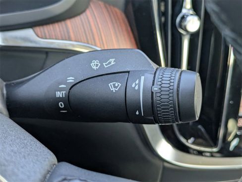 Used 2024 Volvo S60 B5 Plus image 33