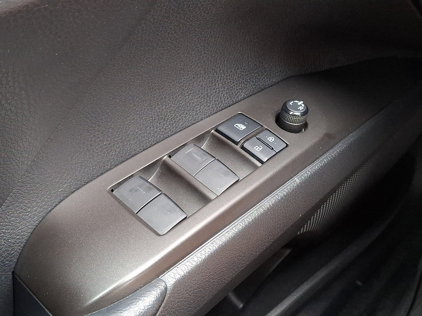 Used 2022 Toyota Camry LE FWD image 25