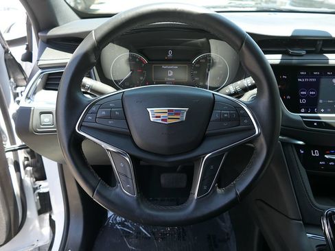 Used 2023 Cadillac XT5 Luxury FWD image 16