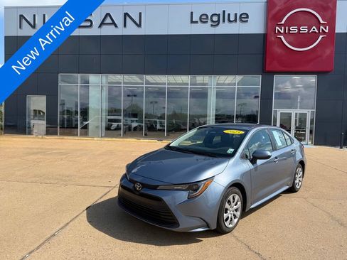 Used 2025 Toyota Corolla LE FWD image 1