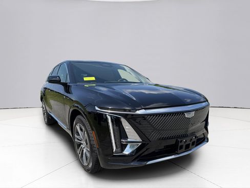 Used 2025 Cadillac Lyriq Luxury AWD/4WD image 15