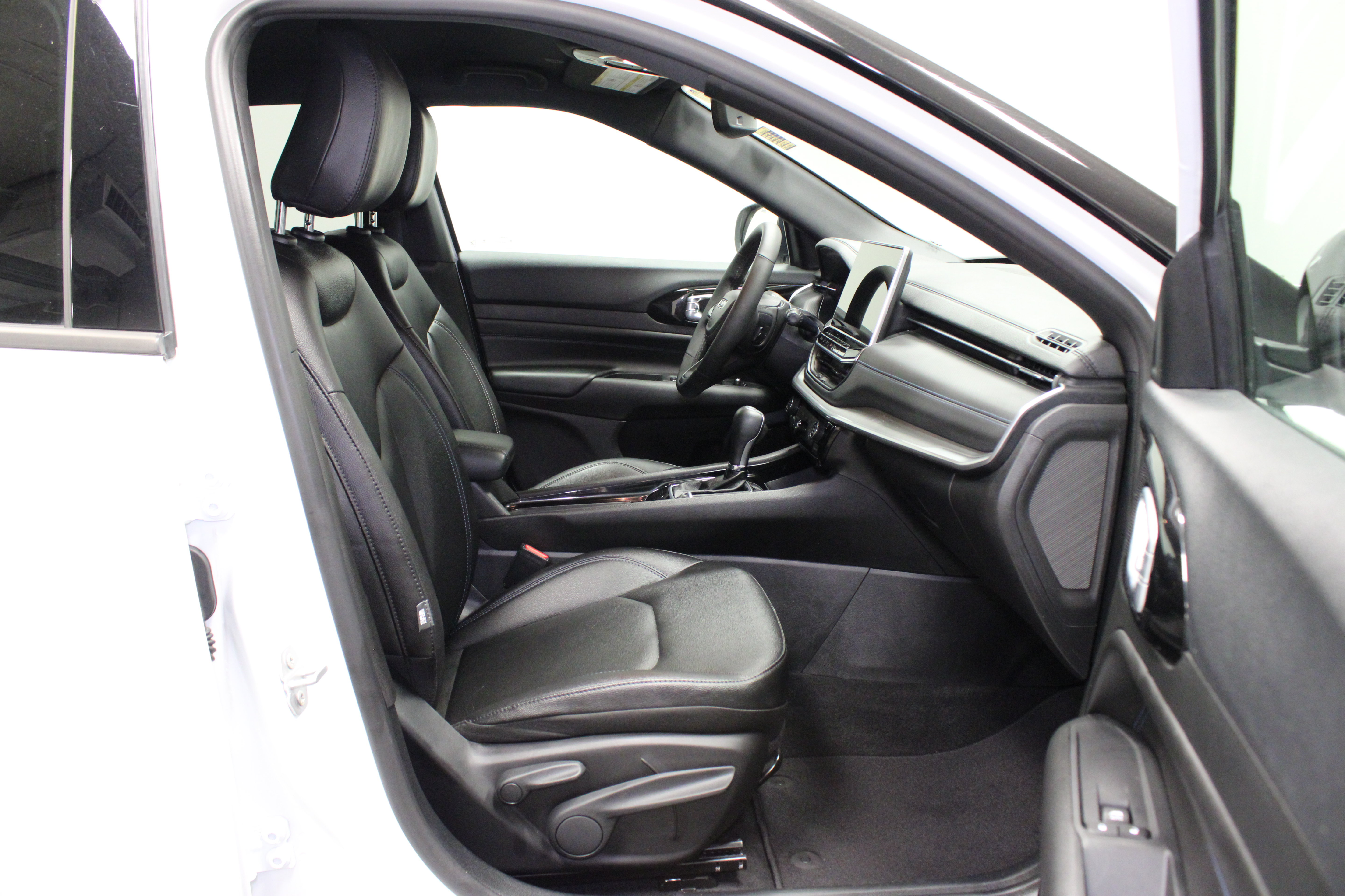 Used 2026 Jeep Compass Limited AWD/4WD image 16
