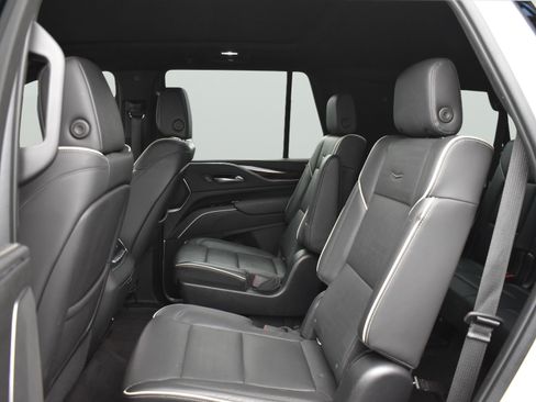 Used 2022 Cadillac Escalade Premium Luxury AWD/4WD image 29