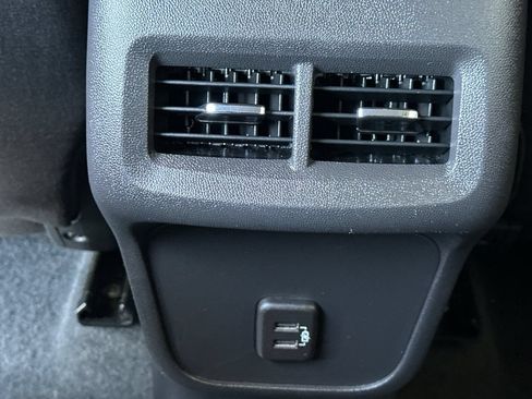 Used 2024 GMC Terrain SLE FWD image 15