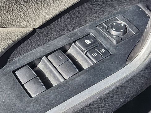 Used 2021 Toyota RAV4 XLE Premium image 27