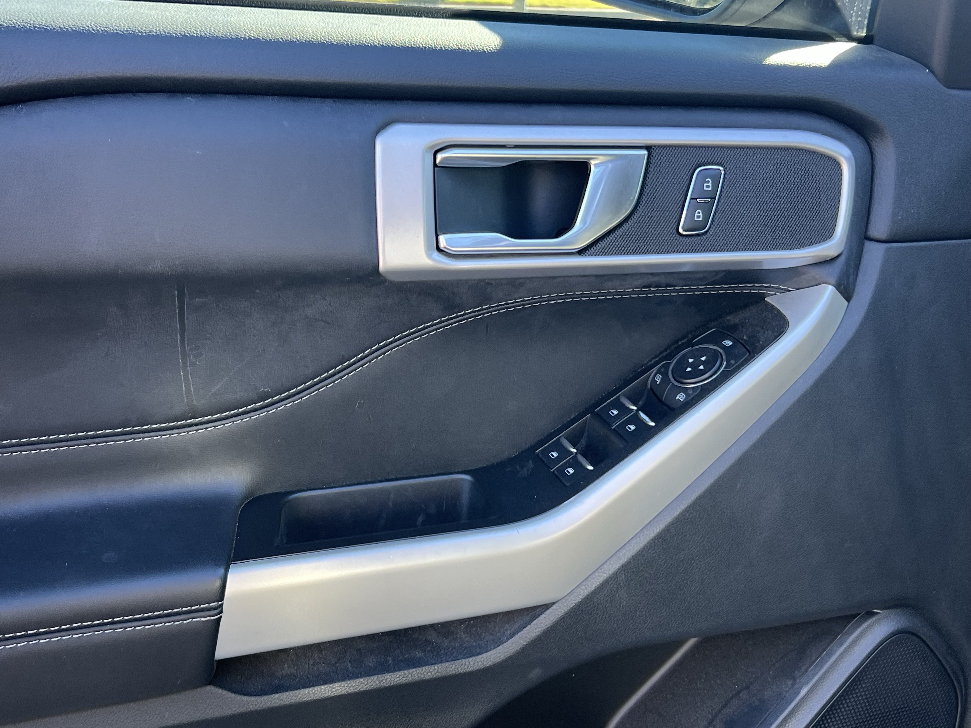 Used 2021 Ford Explorer XLT w/ Equipment Group 202A RWD image 8